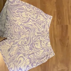 Purple and white swirl tropical shorts women xs with pockets